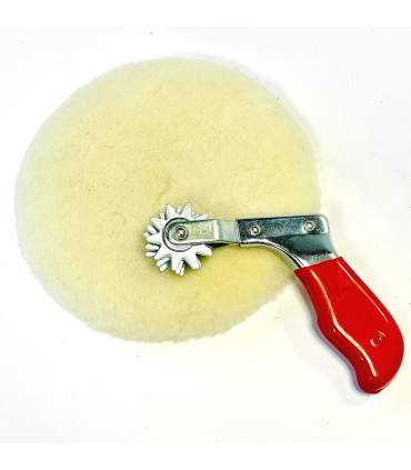 éperon pour nettoyer les bonnets de lustrage en peau de mouton