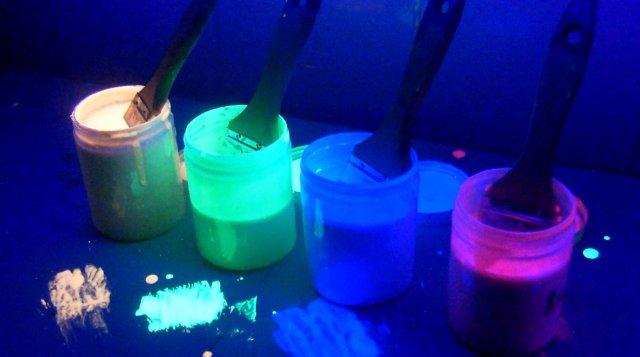 Les peintures fluorescentes ou Blacklight – Peintures StardustColors