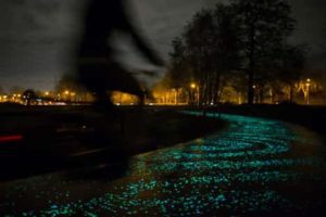 De la peinture photoluminescente testée sur une piste cyclable à Cherbourg