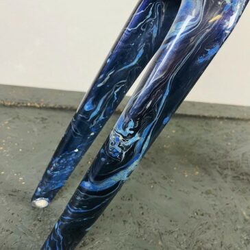 Comment peindre son vélo avec une technique hydro-dip ?