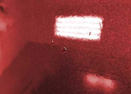 Poussières dans le vernis